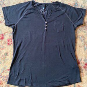 Kuhl Women's size Medium Black Casual tee